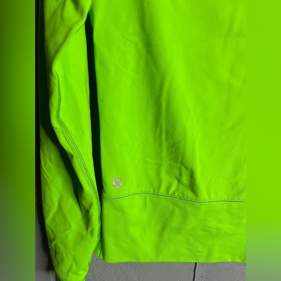 Lululemon Run: Warm Up Crew in lime green. Size 4 - Picture 8 of 10